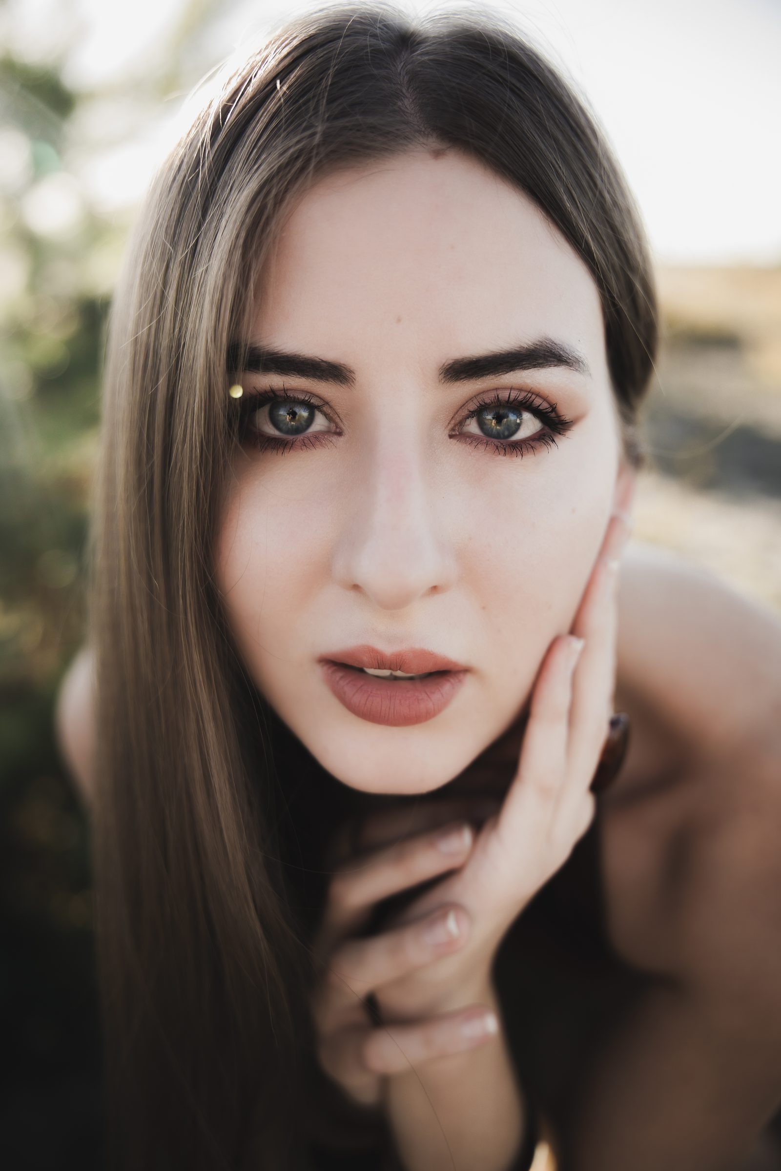 Portret beauty w naturalnym świetle
